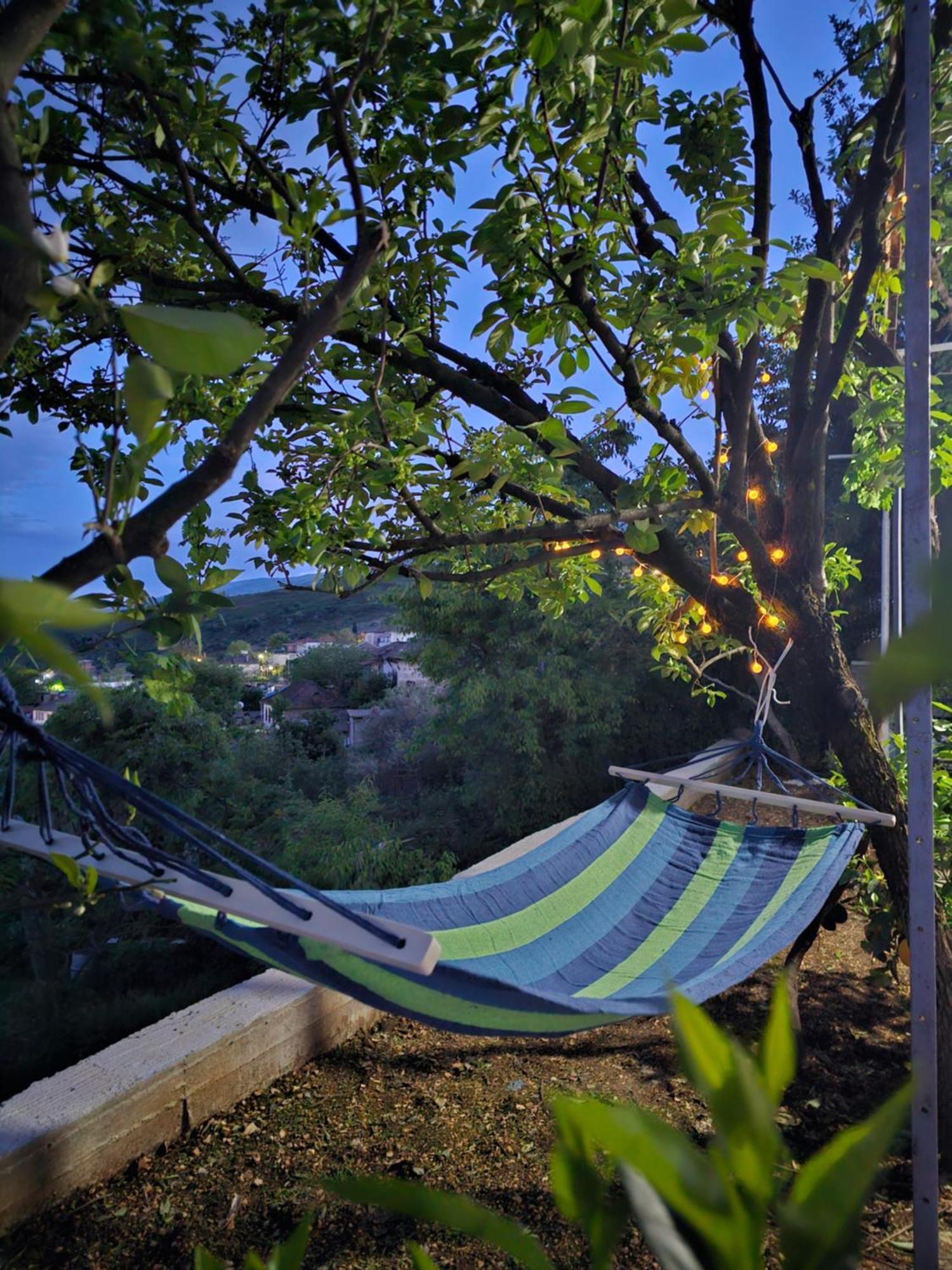 Lemon Garden Apartment-Hot Tub Jacuzzi Gjirokastër Eksteriør billede
