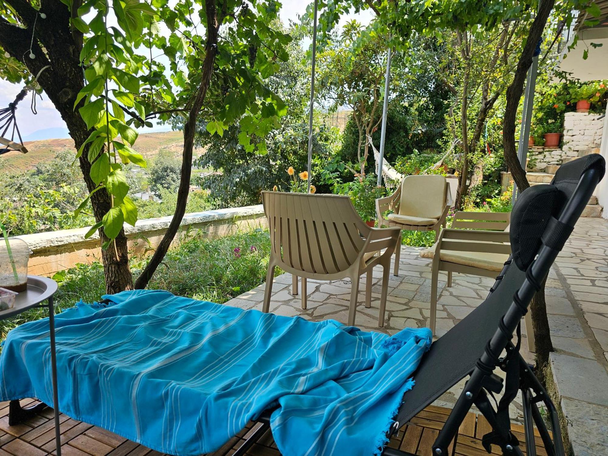 Lemon Garden Apartment-Hot Tub Jacuzzi Gjirokastër Eksteriør billede