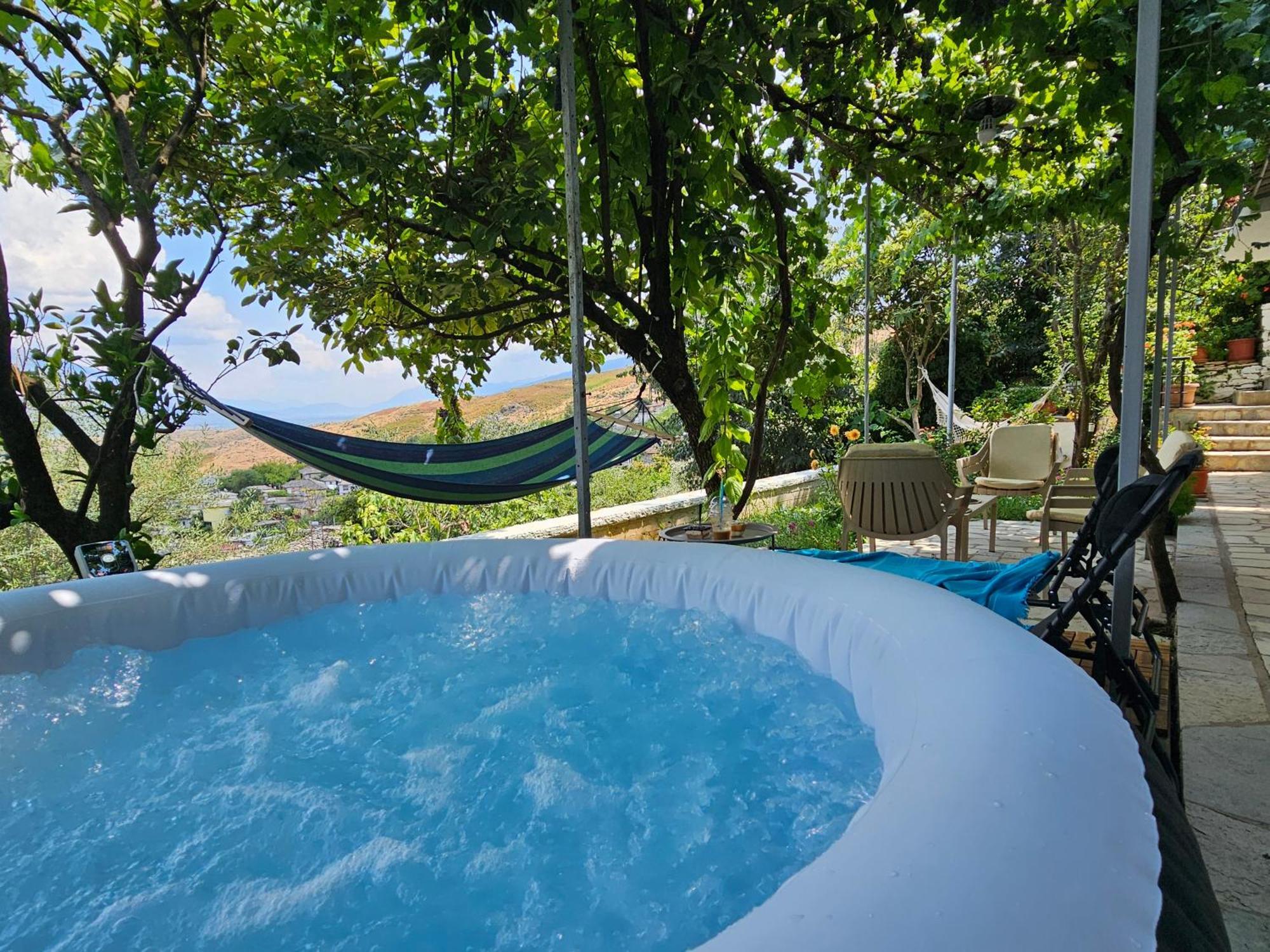 Lemon Garden Apartment-Hot Tub Jacuzzi Gjirokastër Eksteriør billede